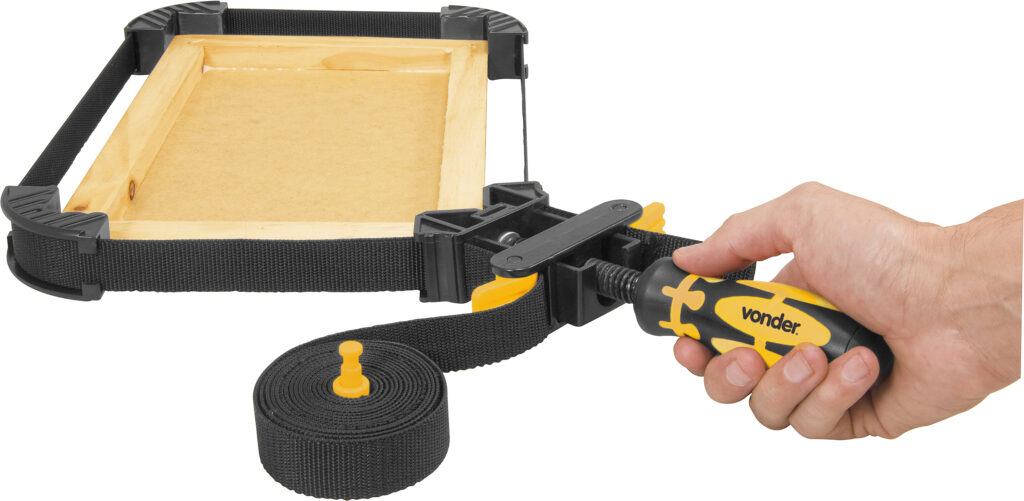 Grampo de cinta Vonder, ideal para fixação de molduras, caixas, gavetas, etc.