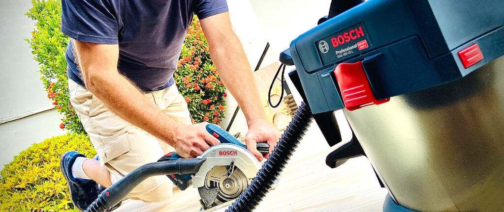 Uma serra circular também pode ter as limitações de uma marca de entrada.