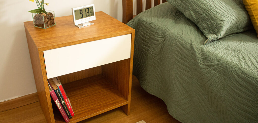 Mesa de Cabeceira Clean: design minimalista e sem puxador